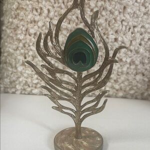 Gold green stone jewelry holder